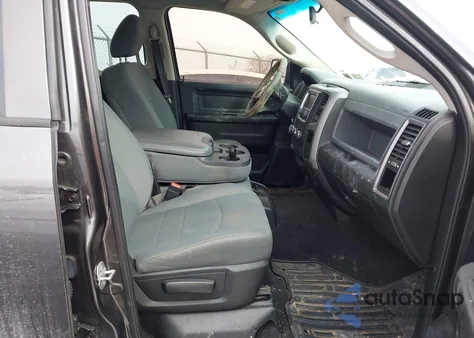 2018 Ram 1500 Express 4X4 5'7 Box из США, поврежденный, VIN 3C6RR7KT3JG178423